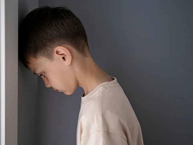 اسکیزوفرنی کودک: علائم، تشخیص و درمان